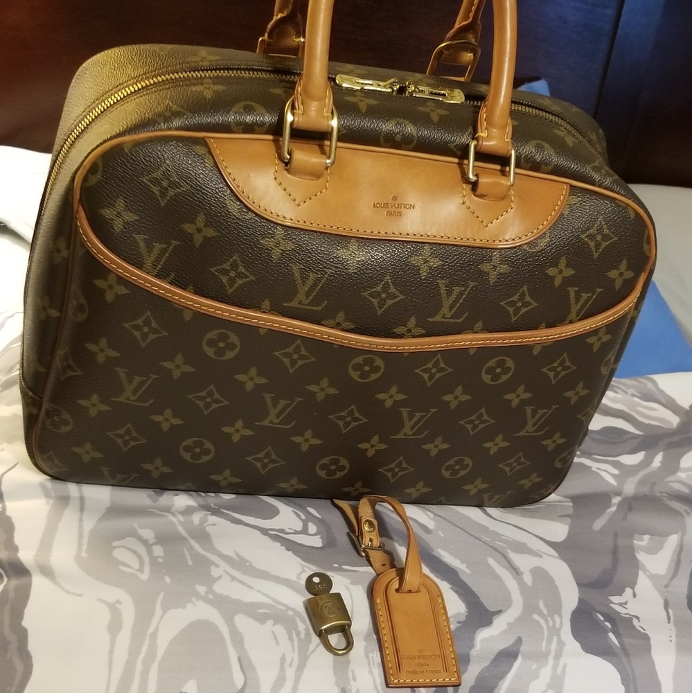 AUTHENTIC LOUIS VITTON DEAUVILLE